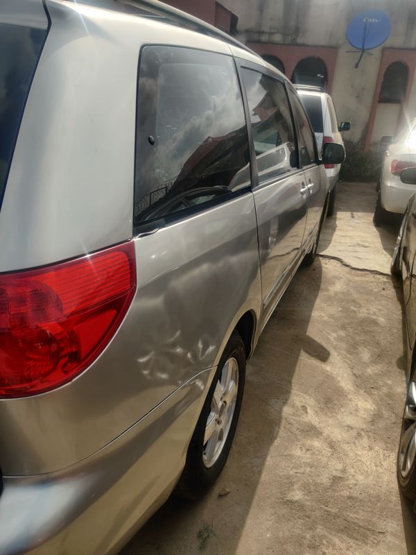 Thumbnail 3 of 2007 Toyota Sienna CE